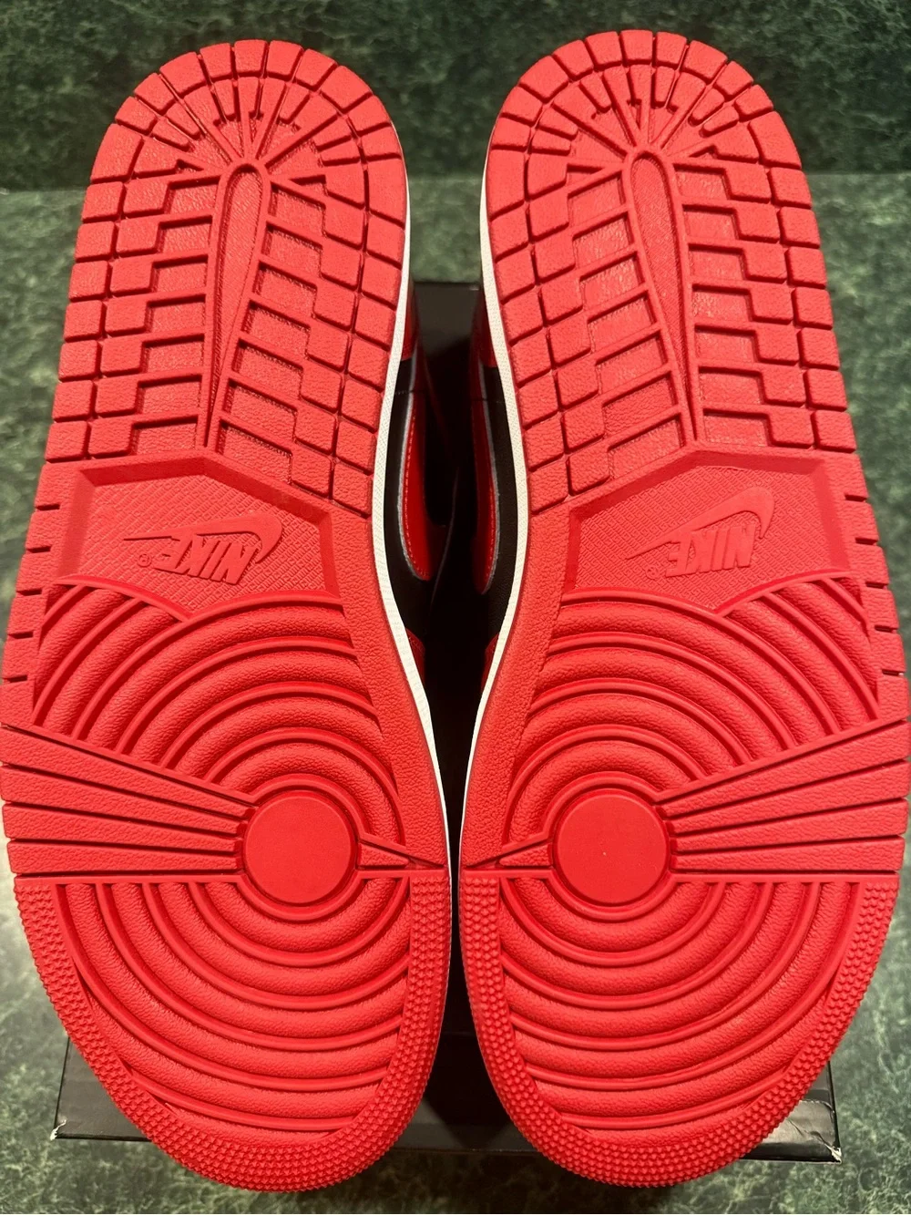 Jordan 1 Low SE Patent Varsity Red Black - Men's Low-Top Sneakers in Red & Black